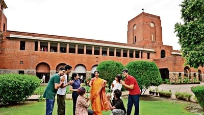 Professor Susan Elias with first year students who are all set to begin their college journey at St. Stephen's (Photo: Raajessh Kashyap/HT) Professor Susan Elias with first year students who are all set to begin their college journey at St. Stephen's (Photo: Raajessh Kashyap/HT)