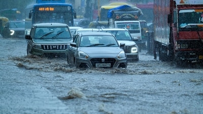 Vehicles drives through a waterlogged during the heavy rainfall, at Pandav Nagar area Near Underpaas NH-24. (RAJ K RAJ /HT PHOTO) Vehicles drives through a waterlogged during the heavy rainfall, at Pandav Nagar area Near Underpaas NH-24. (RAJ K RAJ /HT PHOTO)