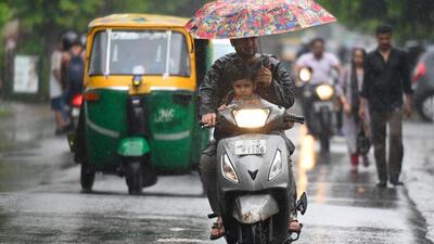 The IMD has forecast a generally cloudy sky with a few spells of rain or thundershowers, accompanied by thunderstorms and lightning, on Wednesday. (Sunil Ghosh/HT Photo)