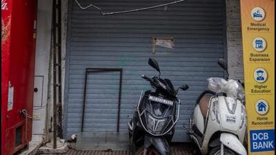 The shop is located in Samrat Society, faces the arterial Lady Jamshedji Road and is diagonally opposite the Shitaladevi Temple (Hindustan Times)