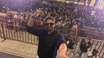 Allu Arjun: మీ అందరినీ మరింత గర్వపడేలా చేస్తా.. మీ ప్రేమకు థ్యాంక్స్: రెండు వేల మంది ఫ్యాన్స్తో అల్లు అర్జున్ సెల్ఫీ Allu Arjun: మీ అందరినీ మరింత గర్వపడేలా చేస్తా.. మీ ప్రేమకు థ్యాంక్స్: రెండు వేల మంది ఫ్యాన్స్తో అల్లు అర్జున్ సెల్ఫీ