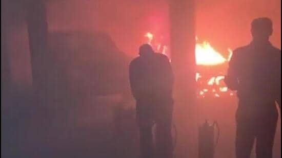 A purported video of the incident also went viral on social media on Tuesday, showing a security guard trying to douse the flames with fire extinguishers amid thick smoke billowing through the basement. (HT Photos)