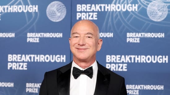 FILE PHOTO: Jeff Bezos attends the 2025 Breakthrough Prize ceremony in Santa Monica, California, U.S., April 5, 2025. REUTERS/Mario Anzuoni/File Photo