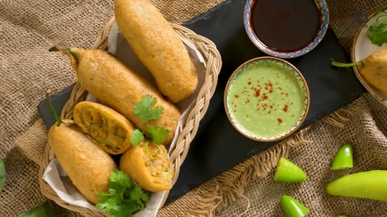 Ranveer Brar's mirchi vada recipe takes approximately 40 minutes to make. 