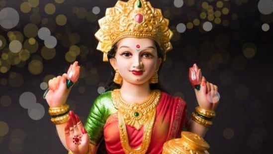 నేడు గురు పౌర్ణమి వేళ ధనం, శాంతి, ఐశ్వర్యం కోసం పాటించాల్సిన ఆధ్యాత్మిక పరిహారాలు!