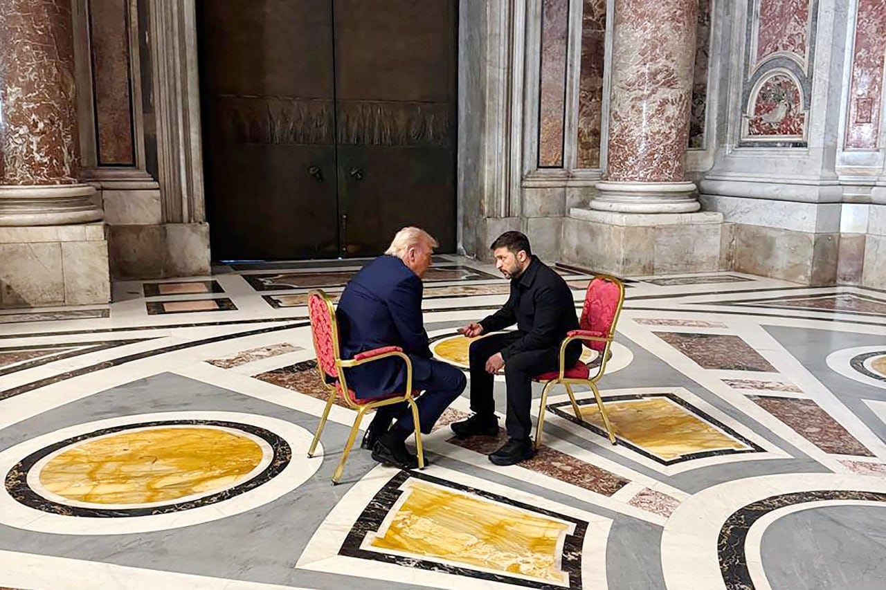 The two leaders huddled on the sidelines of the funeral for Pope Francis.