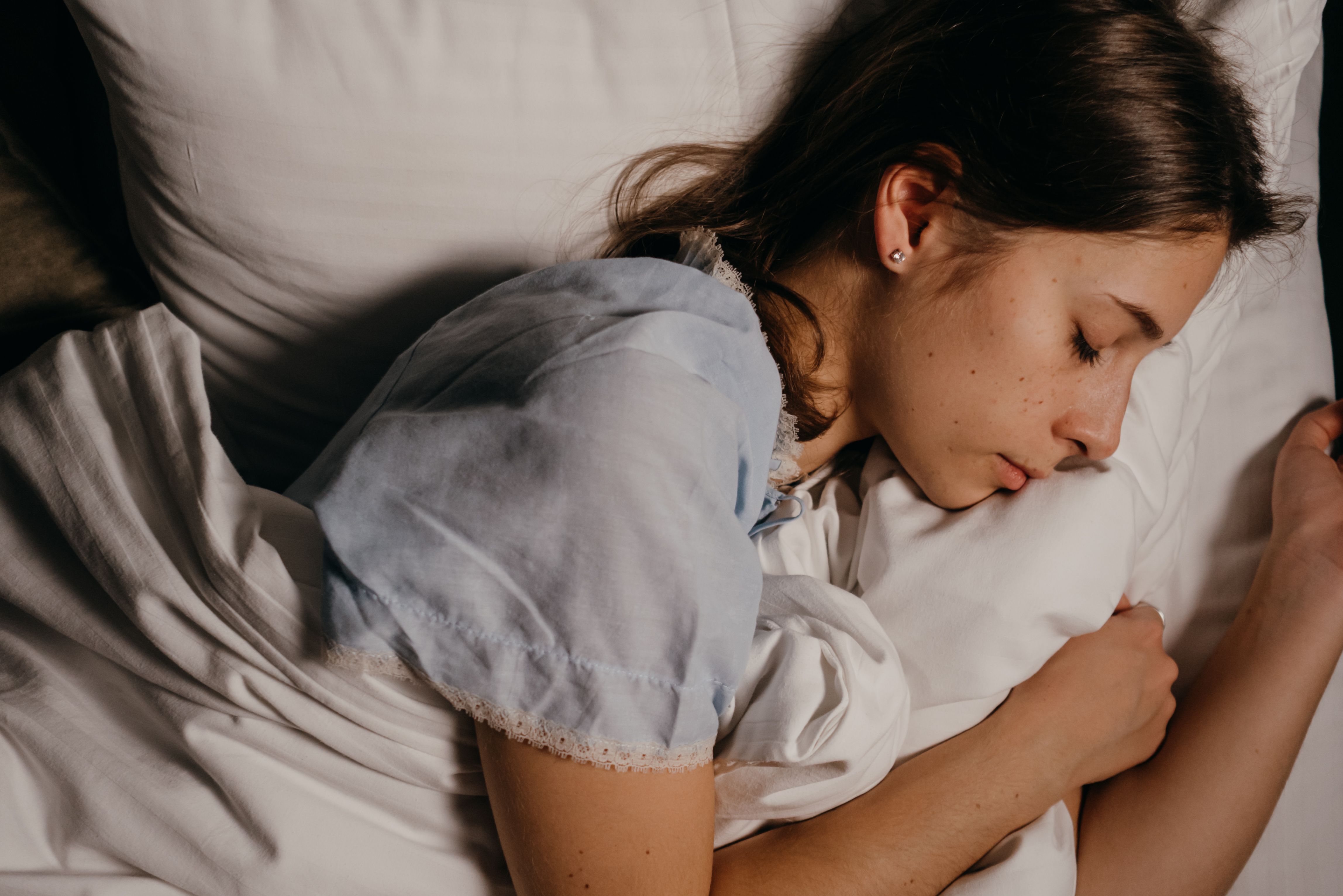 Poor sleep and lack of stress management can fuel cravings. (Pexel)