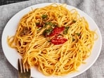 Need comfort food fast? Try chef Sanjeev Kapoor’s chilli garlic spaghetti recipe. (Freepik)
