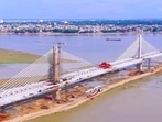 The under-construction six-lane bridge over the Ganga River in Prayagraj. (HT PHOTO)