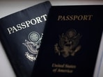 H-1B workers in the US have 60 days to find a new job after losing employment. However, immigration authorities are increasingly denying changes to B-2 tourist visas, complicating job searches for laid-off skilled workers who risk returning to their home countries.