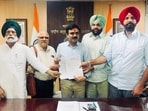 delegation of Punjab Congress MPs on Tuesday submitted a memorandum to the National Commission for Scheduled Castes (NCSC), seeking its immediate intervention into alleged police excesses against sanitation workers during a protest in Barnala last week.