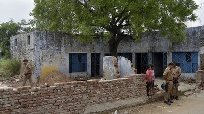 মাদ্রাসা নিয়ে সংখ্যালঘু বিষয়ক ও মাদ্রাসা শিক্ষা দফতর যে রিপোর্ট তলব করেছিল, তা জমা পড়ল। (ছবিটি প্রতীকী, সৌজন্যে শাকিব আলি/হিন্দুস্তান টাইমস)
