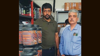 75 kg of empty nutritional supplement wrappers, 100 kg of health supplements & 36 boxes of artificial flavouring agents seized on Tibba Road. (HT Photo) 75 kg of empty nutritional supplement wrappers, 100 kg of health supplements & 36 boxes of artificial flavouring agents seized on Tibba Road. (HT Photo)