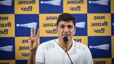 AAP leader Saurabh Bharadwaj addresses a press conference in New Delhi. (Sanchit Khanna/ HT Photo) (HT_PRINT)