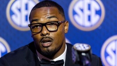Arion Carter, star linebacker for Tennessee, faces a two-game NCAA suspension for an agent-funded flight to pre-draft training. (Getty Images via AFP) Arion Carter, star linebacker for Tennessee, faces a two-game NCAA suspension for an agent-funded flight to pre-draft training. (Getty Images via AFP)