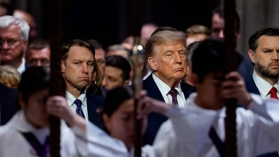 Videos shared online showed Trump passing Tic Tacs to JD Vance while seated in the front row. (Photo by Andrew Harnik / GETTY IMAGES NORTH AMERICA / Getty Images via AFP) ((Photo by Andrew Harnik / GETTY IMAGES NORTH AMERICA / Getty Images via AFP))