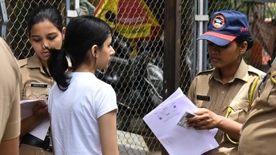 সংসদের বাদল অধিবেশনে লোকসভায় প্রশ্নফাঁস-বিরোধী বিল পাশ হয়ে গেল। (ছবিটি প্রতীকী, সৌজন্যে হিন্দুস্তান টাইমস)