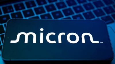 Micron stock plunged after the AI chip selloff, but Wall Street remains bullish on its long-term outlook. Here's whether shares can reach $1,300. (REUTERS/Dado Ruvic/Illustration/File Photo) (REUTERS)