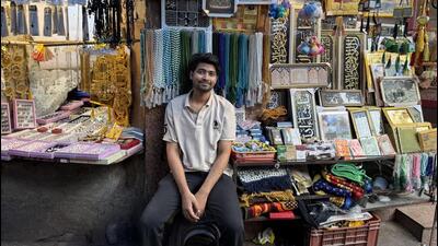 Meraj, 22, has been helping his father run the stall while hunting for a job. (HT Photo) Meraj, 22, has been helping his father run the stall while hunting for a job. (HT Photo)