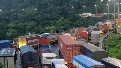 Officials said the stranded truck was removed and normal traffic movement was being restored. (HT photo) Officials said the stranded truck was removed and normal traffic movement was being restored. (HT photo)