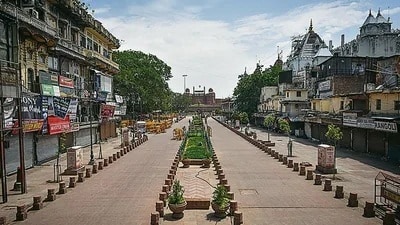 Pedestrianisation project is an extension of the 1.3-km pedestrian-friendly corridor redeveloped between Lal Jain Mandir and Fatehpuri Masjid in 2021 (HT Archive) Pedestrianisation project is an extension of the 1.3-km pedestrian-friendly corridor redeveloped between Lal Jain Mandir and Fatehpuri Masjid in 2021 (HT Archive)