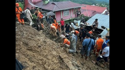 Rescue operations assisted by community responders were launched immediately wherein their bodies were recovered. (HT Photo) Rescue operations assisted by community responders were launched immediately wherein their bodies were recovered. (HT Photo)