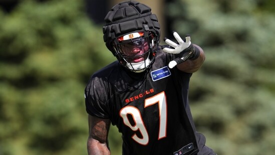 Shemar Stewart exited practice after appearing to injure his left leg during 11-on-11 drills on July 29.