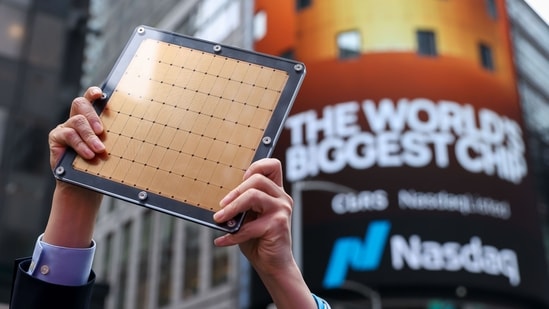 Why leverage turned the AI chip sell-off into a market rout as leveraged ETFs, margin calls and forced selling magnified losses for investors worldwide. (Photographer: Michael Nagle/Bloomberg)