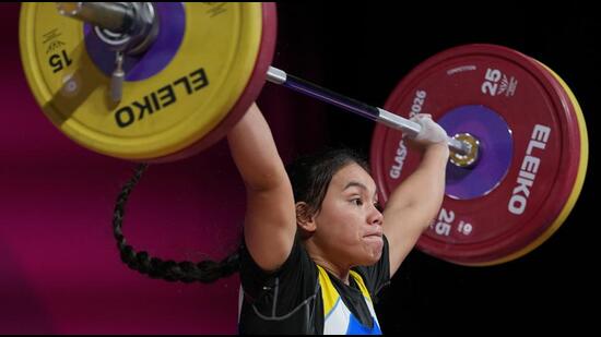 Nauru's Femily-Crystie Notte won bronze in the women's 63kg weightlifting final at the Commonwealth Games in Glasgow, Scotland, Tuesday. (AP Photo)