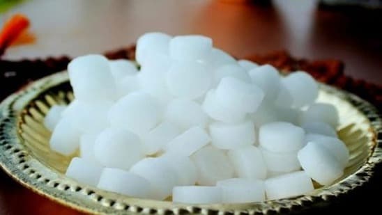 కర్పూరంతో ఈ 4 పరిహారాలు చేస్తే ధనలక్ష్మి అనుగ్రహం.. ఆర్థిక ఇబ్బందులు దూరం! (pinterest)