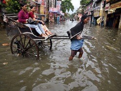 দক্ষিণবঙ্গে আপাতত ভারী বৃষ্টির সম্ভাবনা না থাকলেও আগামী কয়েক দিন বিক্ষিপ্তভাবে হালকা থেকে মাঝারি বৃষ্টি চলবে