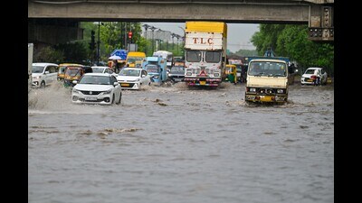 (Representative image) Officials said repeated reminders were issued to deploy pumping machinery in Ward 25, but the required equipment was allegedly not provided during the rainfall. (Parveen Kumar/HT) (Representative image) Officials said repeated reminders were issued to deploy pumping machinery in Ward 25, but the required equipment was allegedly not provided during the rainfall. (Parveen Kumar/HT)