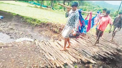 12 years after Palghar’s birth, man with severe injuries carried over 1 km in a makeshift doli as road remains incomplete 12 years after Palghar’s birth, man with severe injuries carried over 1 km in a makeshift doli as road remains incomplete