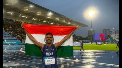 Gulveer won the silver medal in men’s 10000m event. Gulveer won the silver medal in men’s 10000m event.