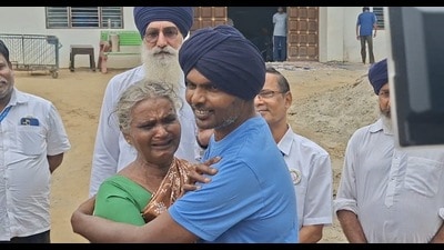 Prakasam with his mother after being reunited in Patiala. (HT) Prakasam with his mother after being reunited in Patiala. (HT)