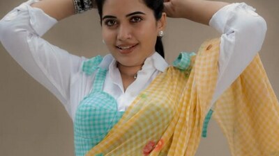 <p>ఓ వైపు షోలు, మరోవైపు మూవీ ఈవెంట్లు, ఇంకో వైపు సినిమా షూటింగ్ లతో స్రవంతి చొక్కారపు తెగ బిజీ అయిపోయింది. </p> (instagram-sravanthi_chokarapu) <p>ఓ వైపు షోలు, మరోవైపు మూవీ ఈవెంట్లు, ఇంకో వైపు సినిమా షూటింగ్ లతో స్రవంతి చొక్కారపు తెగ బిజీ అయిపోయింది. </p> (instagram-sravanthi_chokarapu)