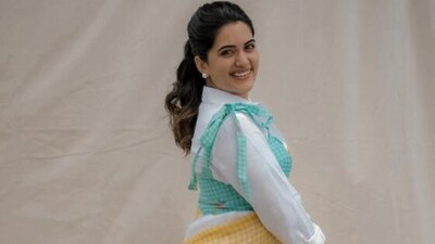 <p>క్యూట్ స్మైల్ తో కుర్రకారును ఫిదా చేస్తోంది యాంకర్ స్రవంతి చొక్కారపు. రీసెంట్ గా చెన్నై లవ్ స్టోరీ సక్సెస్ మీట్ కోసం ఈ బ్యూటీ ఇలా రెడీ అయింది. </p> (instagram-sravanthi_chokarapu) <p>క్యూట్ స్మైల్ తో కుర్రకారును ఫిదా చేస్తోంది యాంకర్ స్రవంతి చొక్కారపు. రీసెంట్ గా చెన్నై లవ్ స్టోరీ సక్సెస్ మీట్ కోసం ఈ బ్యూటీ ఇలా రెడీ అయింది. </p> (instagram-sravanthi_chokarapu)