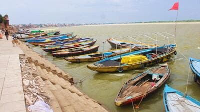 Several boats were seen anchored at Dashashwamedh Ghat, Maa Sheetla Ghat and other adjoining ghats. (HT Photo)