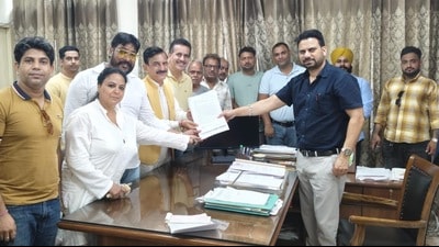 The delegation urged the administration to undertake a comprehensive cleaning of the entire sewer network using specialised machinery. (HT Photo) The delegation urged the administration to undertake a comprehensive cleaning of the entire sewer network using specialised machinery. (HT Photo)