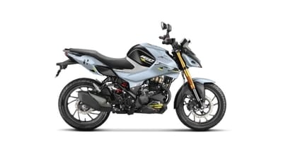 The Hero Xtreme 160R 4V is available in two variant options: Std and ETB, priced at <span class='webrupee'>₹</span>133,195 and <span class='webrupee'>₹</span>138,180 (ex-showroom), respectively. The Hero Xtreme 160R 4V is available in two variant options: Std and ETB, priced at <span class='webrupee'>₹</span>133,195 and <span class='webrupee'>₹</span>138,180 (ex-showroom), respectively.