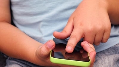 Constantly consuming sad news? 9 ways to stop doomscrolling (Shutterstock) Constantly consuming sad news? 9 ways to stop doomscrolling (Shutterstock)