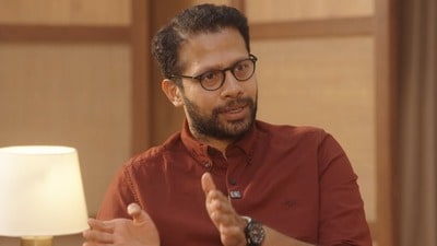 Venky Atluri: మా ఇండస్ట్రీలో మా పద్ధతులు పాటించాల్సిందే: బాలీవుడ్ వాళ్లకు గట్టి కౌంటర్ ఇచ్చిన డైరెక్టర్ వెంకీ అట్లూరి (Hollywood Reporter) Venky Atluri: మా ఇండస్ట్రీలో మా పద్ధతులు పాటించాల్సిందే: బాలీవుడ్ వాళ్లకు గట్టి కౌంటర్ ఇచ్చిన డైరెక్టర్ వెంకీ అట్లూరి (Hollywood Reporter)