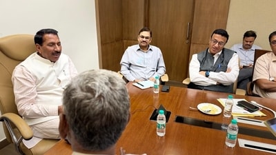 Madhya Pradesh Agriculture Minister Aidal Singh Kansana met with farmer representatives, assuring them that the government would address their procurement concerns. Madhya Pradesh Agriculture Minister Aidal Singh Kansana met with farmer representatives, assuring them that the government would address their procurement concerns.