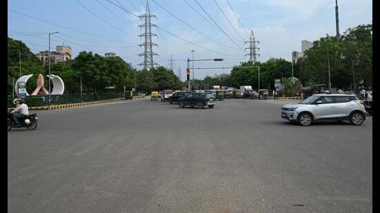 According to officials, once completed, the underpass will decongest the area around Millennium City Centre Metro station and the proposed interchange station of Gurugram Metro. (Parveen Kumar/HT)