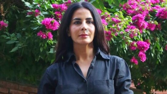 Kirti Kulhari duped in cyber scam, fraudsters siphon off <span class='webrupee'>₹</span>2.44 lakh through credit card.