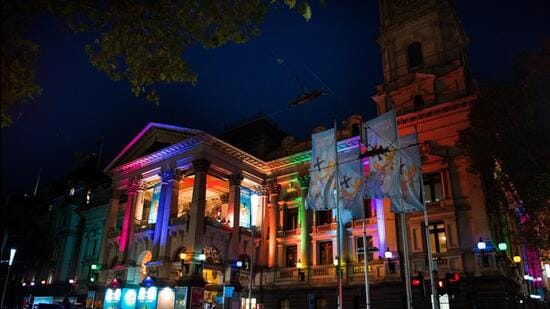 For over three weeks, multiple venues across this vibrant Australian city are filled with the sound of raucous laughter. (Official photo)