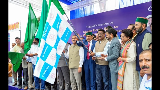 Himachal Pradesh chief minister Sukhvinder Singh Sukhu flags off 297 new Type-I electric buses from Kyarighat for deployment across various depots of the Himachal Road Transport Corporation (HRTC), in Solan on Thusrday. (ANI Photo)
