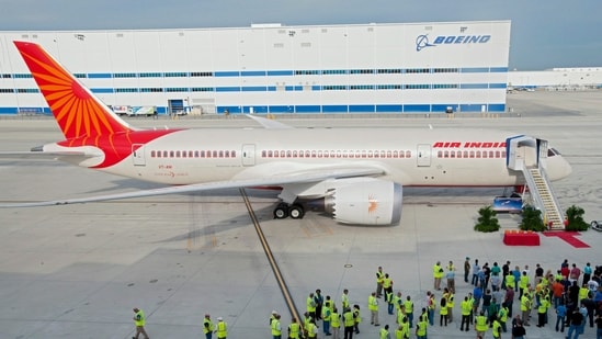An Air India pilot reported a fault in the fuel control switch of a Boeing 787-8 aircraft.