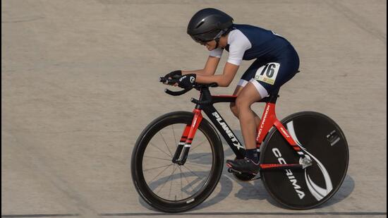 Pune, India - Feb. 13, 2019:Anjali Ranawade of Maharashtra in action during girls individual pursuit final event in the under 17 category at 64th National School Ganes (Cycling- Track) at Shiv Chhatrapati Sports Complex Balewadi in Pune, India, on Wednesday, February 13, 2019. (Photo by Milind Saurkar/Hindustan Times) (Milind Saurkar/HT Photo)