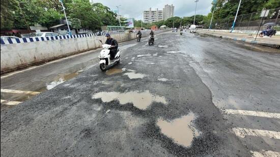 With incessant rain leaving roads riddled with potholes, PMC has okayed procurement of petroleum-based materials worth <span class='webrupee'>₹</span>14 crore to ensure uninterrupted operations at its Yerawada hot mix plant. ((PIC FOR REPRESENTATION))